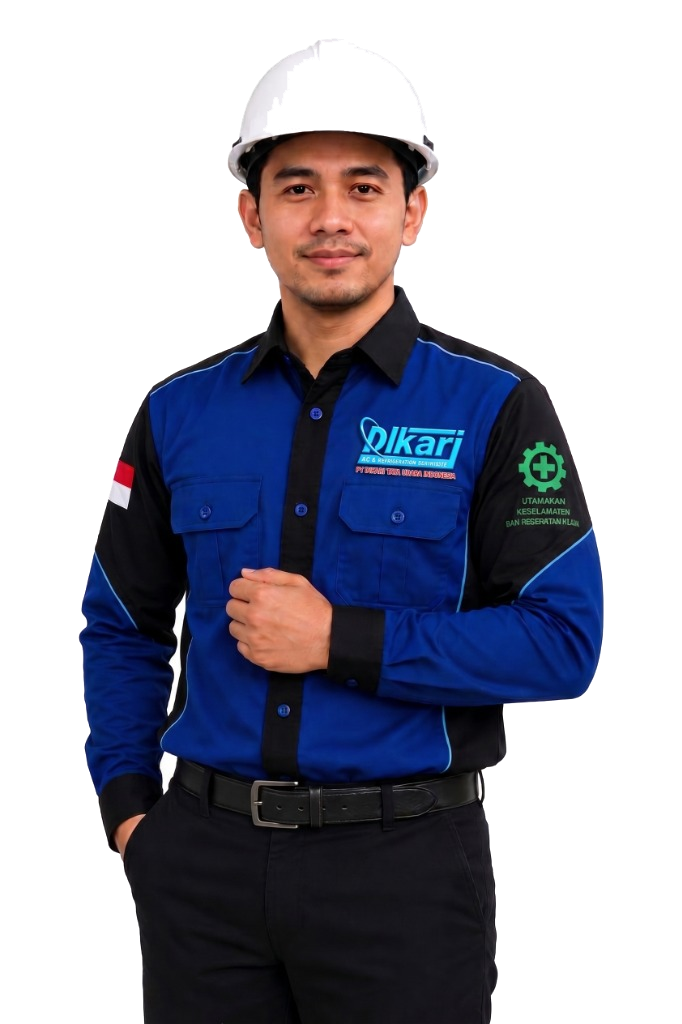 Teknisi profesional PT Dikari melakukan pemeliharaan sistem HVAC dan chiller industri